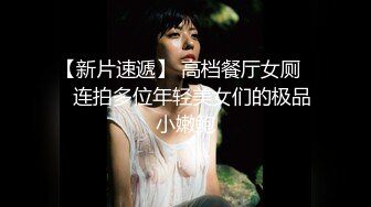 郑州洛阳小美女，万达超市无内露出，两只小葡萄俏丽，很闷骚看着周围！