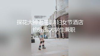 哺乳期短發饑渴美少婦鏡頭前現場表演道具插穴自慰 撩起皮短裙猛烈抽插呻吟淫水泛濫 逼逼得被玩黑了 對白淫蕩