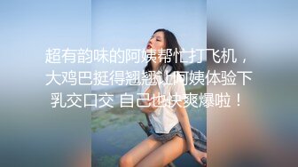 美食一条街近距离偷拍 牛仔裤少妇的小黑鲍