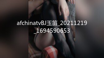 绿奴看妻子分开腿接受大鸡吧3p