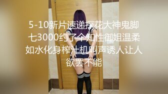 某高校女宿舍窗外偷拍好几个女学生洗澡,学校真抠门,舍不得给女生宿舍装窗帘 (2)